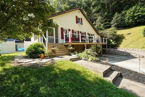 846 Georges Creek Drive, Malden, WV 25306