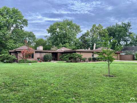 2145 Owens Lane, Lawrence, KS 66046