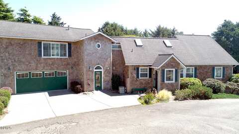 1004 SW 10th Place, Lincoln City, OR 97367
