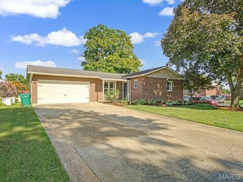 4 N Saint Johns Drive, Smithton, IL 62285