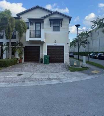 10476 NW 61st St, Doral, FL 33178