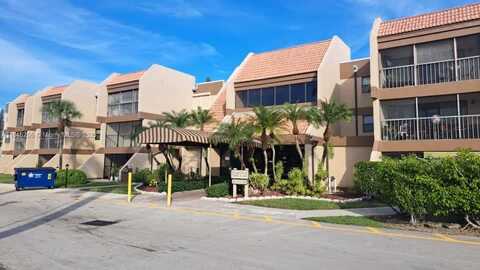 240 Lakeview Dr, Weston, FL 33326