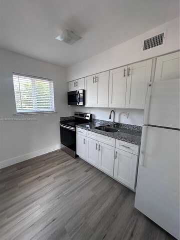 69 NW 35th St, Miami, FL 33127