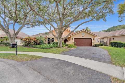 9682 Ridgecrest Ct, Davie, FL 33328