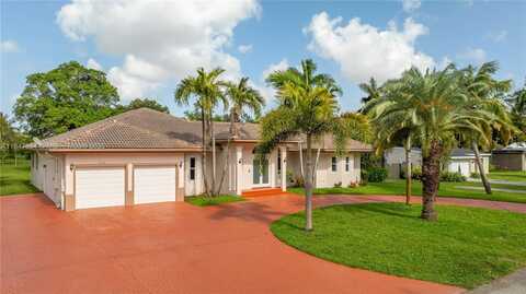424 Bayberry Dr, Plantation, FL 33317
