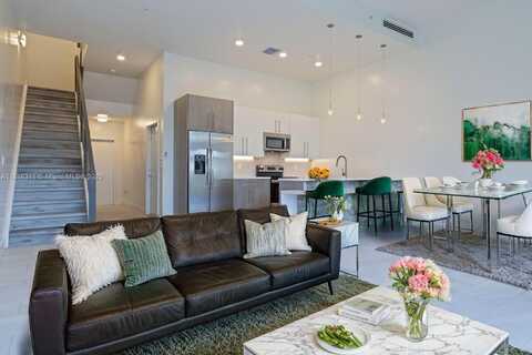 891 NW 45th Ter, Plantation, FL 33317