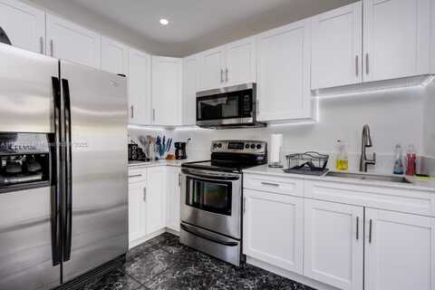 2784 NW 9th St, Fort Lauderdale, FL 33311