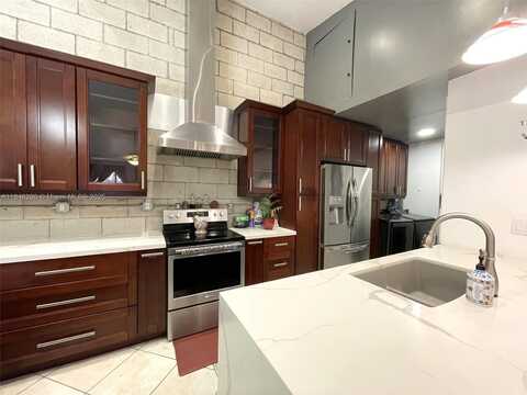2754 N Nob Hill Rd, Sunrise, FL 33322