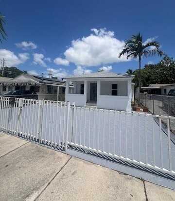 81 NW 44th St, Miami, FL 33127