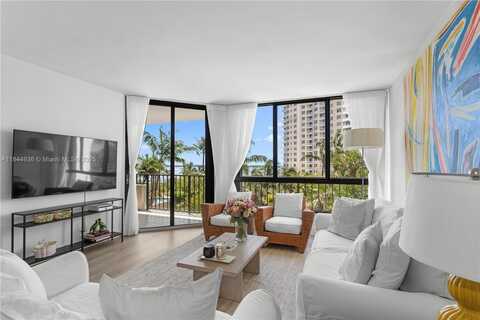 520 Brickell Key Dr, Miami, FL 33131