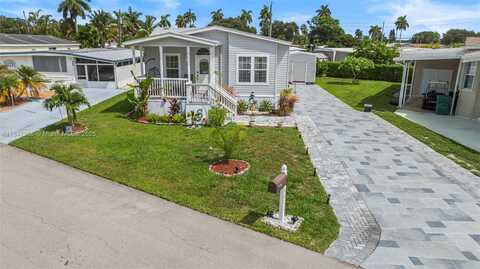 8611 SW 20th St, Davie, FL 33324