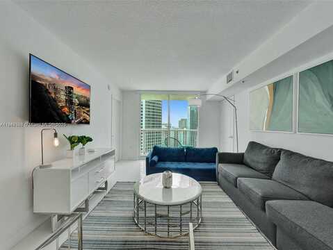1200 Brickell Bay Dr, Miami, FL 33131