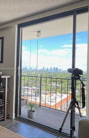 2625 Collins Ave, Miami Beach, FL 33140
