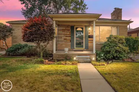 21640 Chalon, Saint Clair Shores, MI 48080