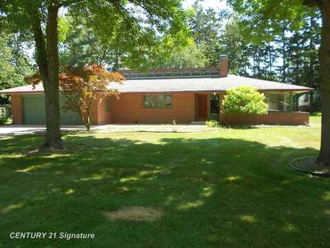 41 Benton, Saginaw, MI 48602