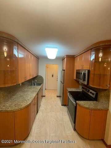 19 Pine Cluster Circle, Manalapan, NJ 07726