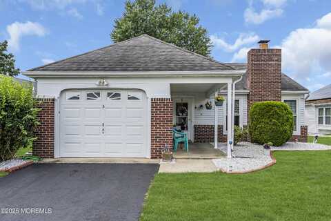 5 Oakham Row, Manchester, NJ 08759