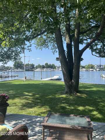 12 Lori Road, Monmouth Beach, NJ 07750