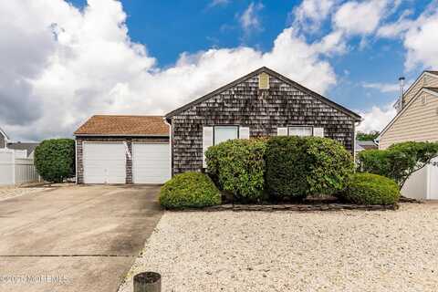 66 Wind Jammer Court, Bayville, NJ 08721