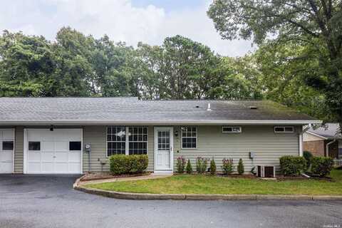 384 Woodbridge Drive, Ridge, NY 11961