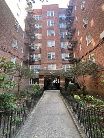 325 E 201 Street, Bronx, NY 10458