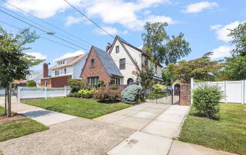 22233 93rd Avenue, Queens Village, NY 11428