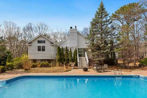 12 Douglas Court, Hampton Bays, NY 11946