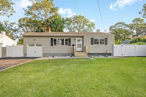 49 45th Street, Islip, NY 11751