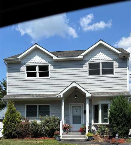 679 Montauk Highway, Oakdale, NY 11769