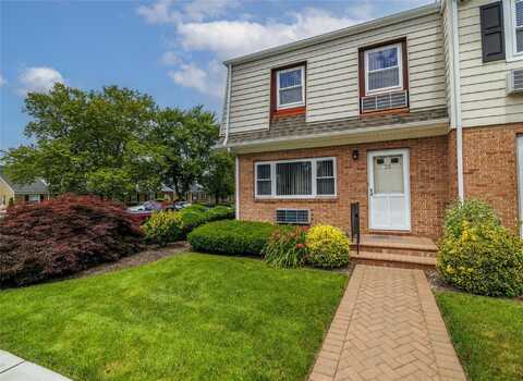 195 N Centre Avenue, Rockville Centre, NY 11570
