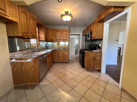 6520 181st Street, Fresh Meadows, NY 11365