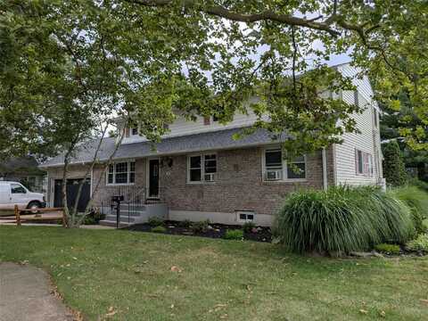2 Laurelton Street, Farmingdale, NY 11735