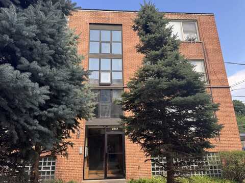 2241 W Farwell Avenue, Chicago, IL 60645