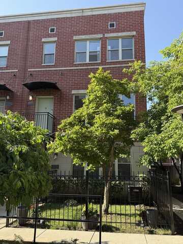 1333 N Burling Street, Chicago, IL 60610