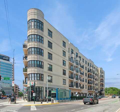 520 N Halsted Street, Chicago, IL 60642