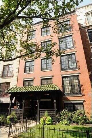 512 W BARRY Avenue, Chicago, IL 60657