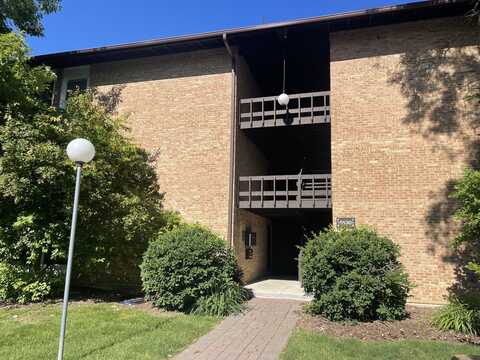 5530 E Lake Drive, Lisle, IL 60532