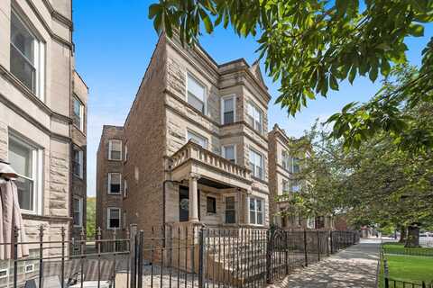 3106 W Fullerton Avenue, Chicago, IL 60647