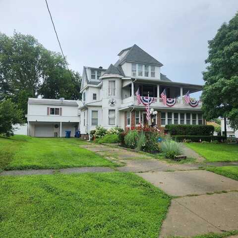330 E Locust Street, Watseka, IL 60970