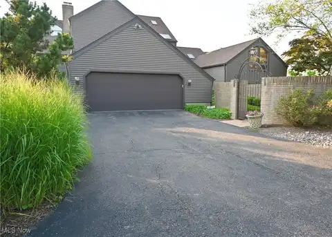 1415 Harbor Drive NW, Canton, OH 44708