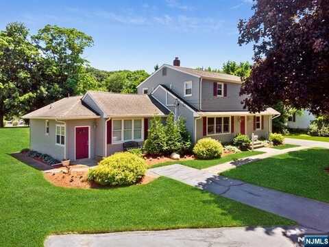 326 Ramapo Valley Road, Oakland, NJ 07436