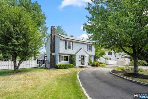 99 W Ridgewood Avenue, Paramus, NJ 07652