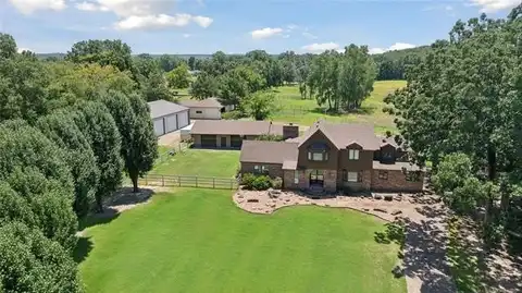 405 W Pryor Avenue, Pocola, OK 74902
