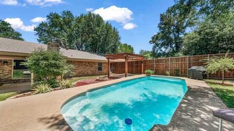 7717 Chasewood Drive, North Richland Hills, TX 76182