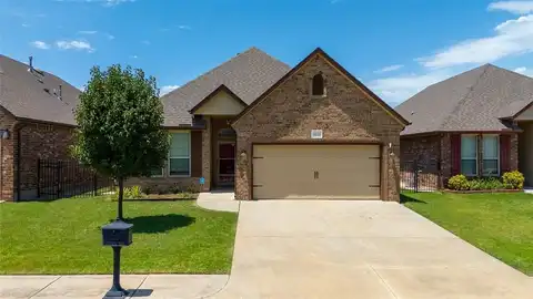 1013 Golden Leaf Drive, Moore, OK 73160