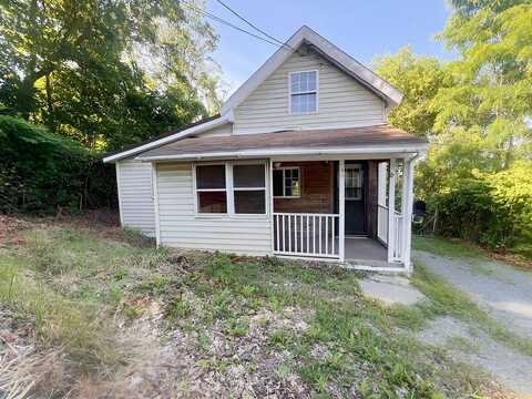 43 Bellamy St, Whitehall, NY 12887