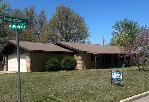400 Hampton Dr., Ponca City, OK 74601