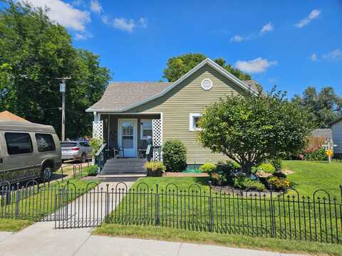 917 H Avenue, Central City, NE 68826