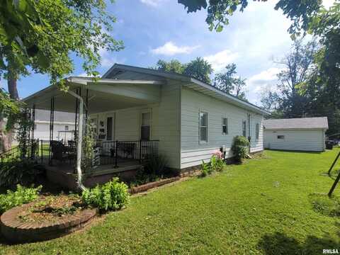 1220 S JEFFERSON Street, Salem, IL 62881