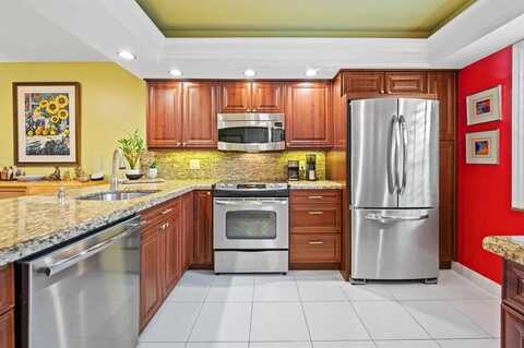 3900 Oaks Clubhouse Dr, Pompano Beach, FL 33069